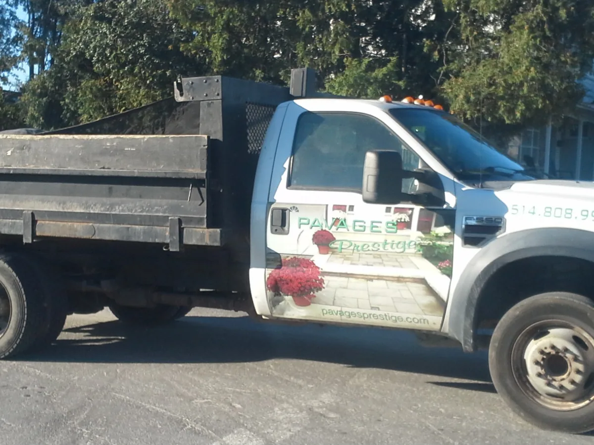 Ford F-550 Super Duty dump truck